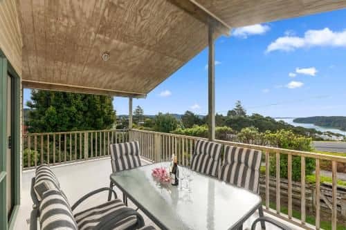 Tirairaka Lookout - Okiato Holiday Home