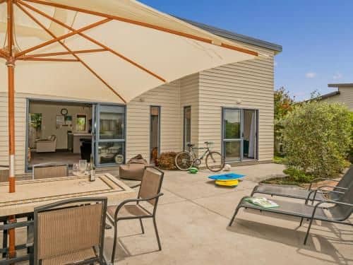 Kick Back in Kelly Jade - Matarangi Holiday Home
