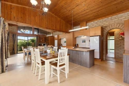 Matapouri Earth Castle - Matapouri Holiday Home