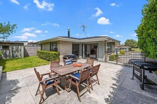 Bach Relax - Mt Maunganui Holiday Home Bach Relax - Mt Maunganui Holiday Home