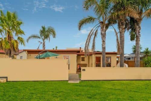 Sunshine Palm Retreat - Whangamata Holiday Home