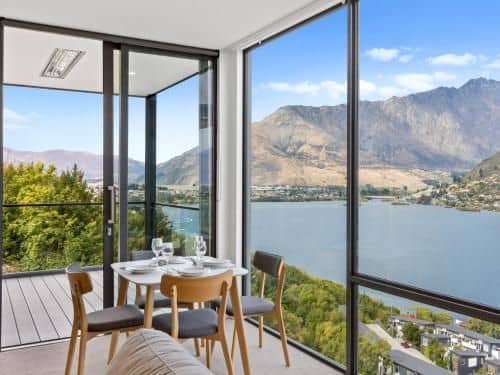 Sierra Views - Queenstown Holiday Home Sierra Views - Queenstown Holiday Home