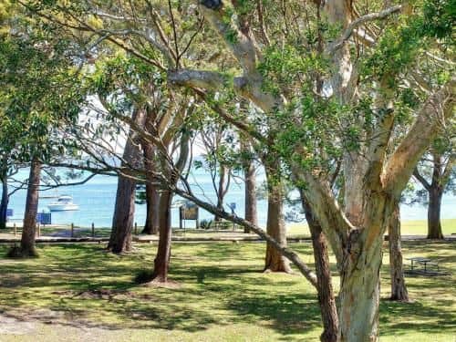 32 'Bay Parklands', 2 Gowrie Avenue - fantastic unit with air conditioning, pool, tennis court & spa