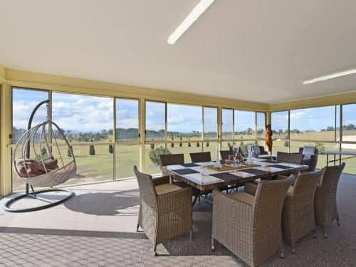 Noble Willow Homestead Lovedale. Super Spacious, with views and pool Noble Willow Homestead Lovedale. Super Spacious, with views and pool