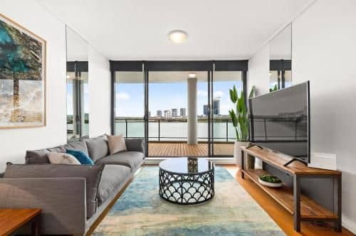 Resort style 2 bdrm in Homebush with bay views -57 BEN