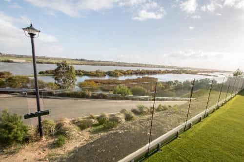 ‘Serenity’ and sweeping Murray River views ‘Serenity’ and sweeping Murray River views