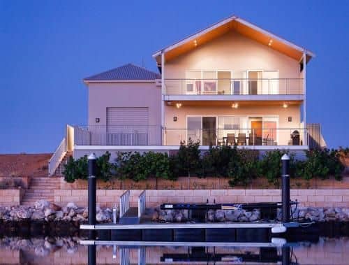 21 Corella Court - PRIVATE JETTY & POOL 21 Corella Court - PRIVATE JETTY & POOL