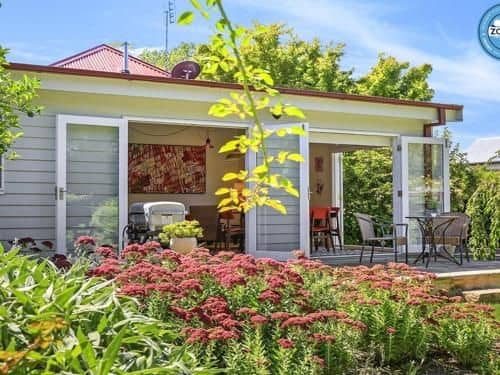 Poppy Cottage-delightful pet friendly weatherboard Poppy Cottage-delightful pet friendly weatherboard