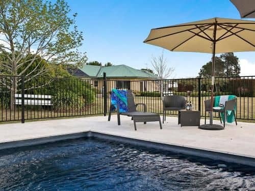Sinden Park - garden, swimming pool, rural vistas