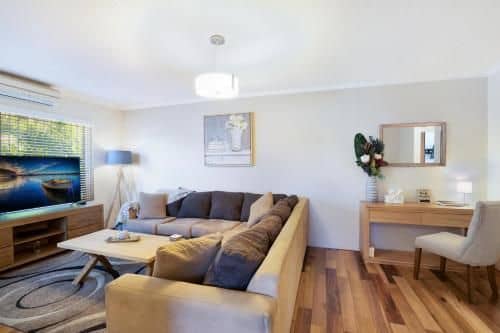 Spacious Renovated Apartment In Quiet Area Spacious Renovated Apartment In Quiet Area