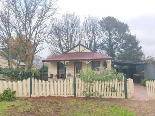 Abelia Cottages Botanical