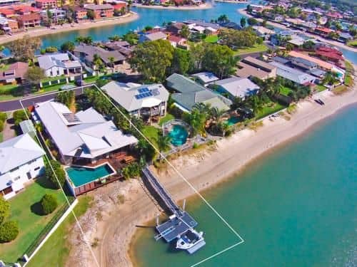 Coorumbong 16 - 5 BDRM Canal Home with Pool