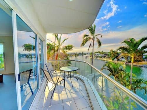 3br Broadbeach Lakefront Apartment 3br Broadbeach Lakefront Apartment
