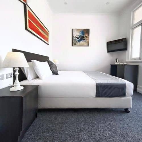 Commercial Hotel Hay