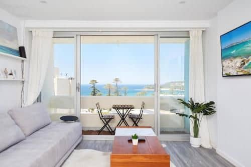 Panoramic Ocean Views in Stylish Manly Apartment Panoramic Ocean Views in Stylish Manly Apartment