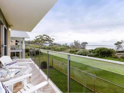 2 'The Helm' 22 Voyager Cl - Stunning waterfront unit with Air Conditioning