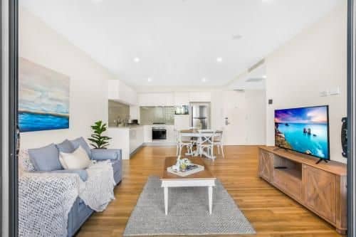 Sun Drenched Apartment in the Heart of Surfers Sun Drenched Apartment in the Heart of Surfers