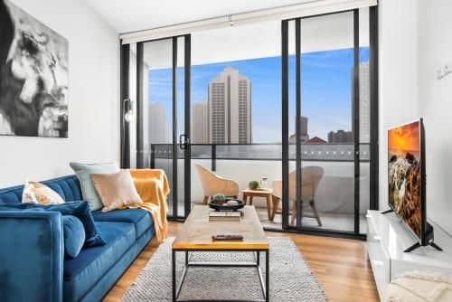 Sunny Modern Two-Bedroom Pad Steps From the Beach Sunny Modern Two-Bedroom Pad Steps From the Beach