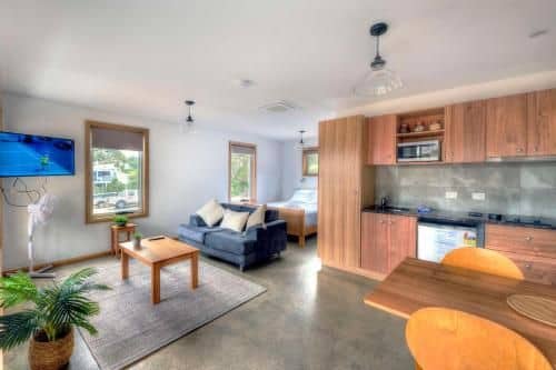 Freycinet Stone Studio 7 - Quartz Freycinet Stone Studio 7 - Quartz