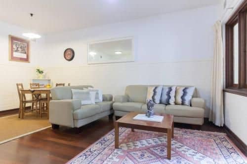 B2 Broadway Abode close to Swan River, UWA & Hospitals