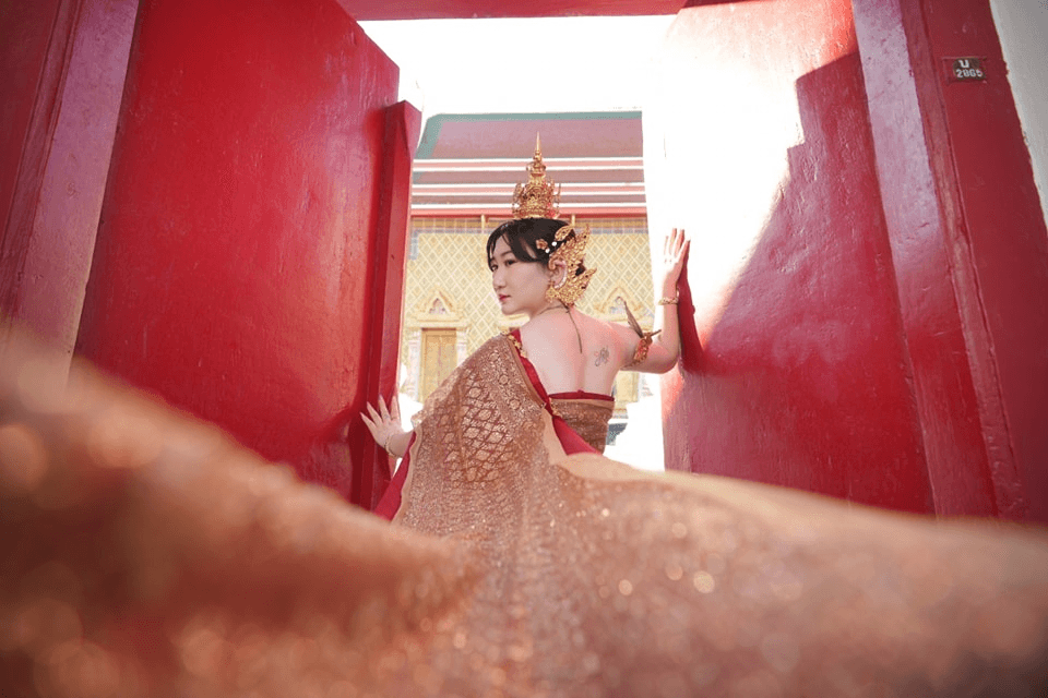 Thai Glam Studio, Thai Costume Rental at Wat Arun