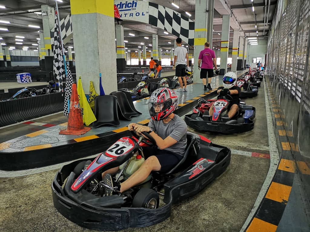 สัมผัสประสบการณ์การขับรถโกคาร์ทที่ EasyKart กรุงเทพฯ (RCA)