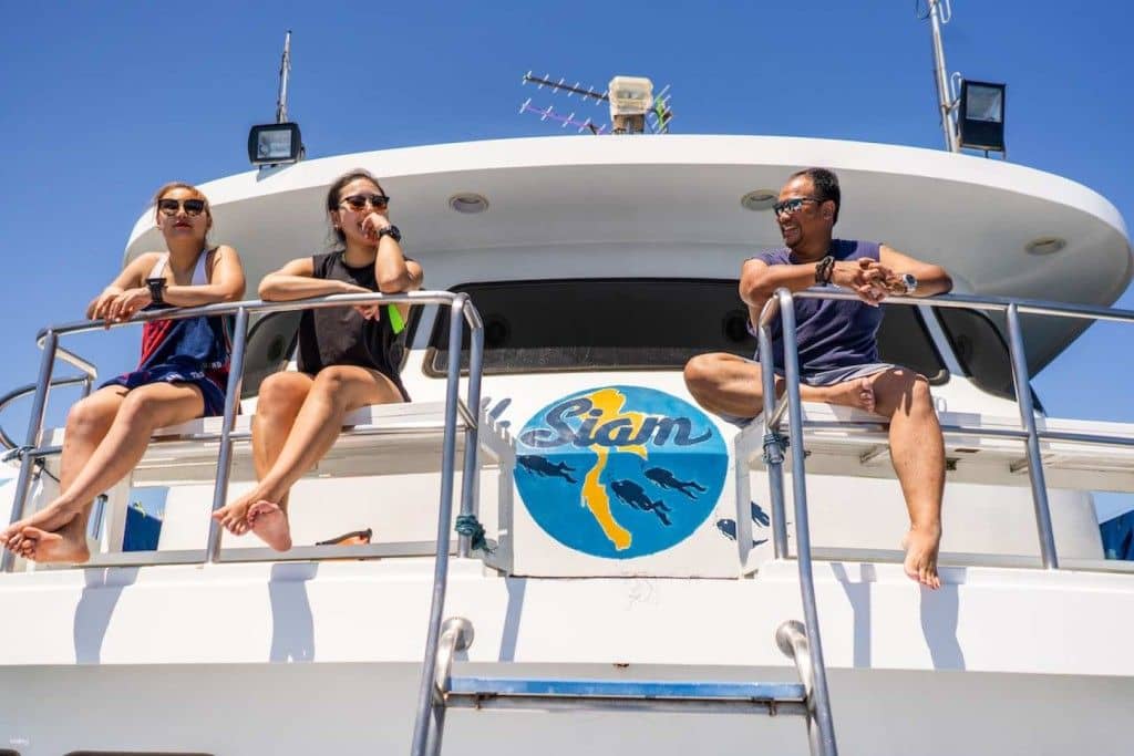 [ทริปดำน้ำภูเก็ต] 3 ไดฟ์ที่ King Cruiser, Shark Point & เกาะดอกไม้ โดยเรือใหญ่