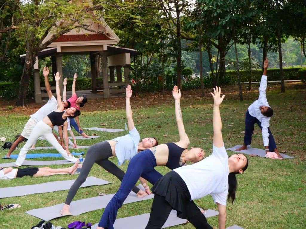 คลาสโยคะที่ Embrace Energy Yoga กรุงเทพมหานคร
