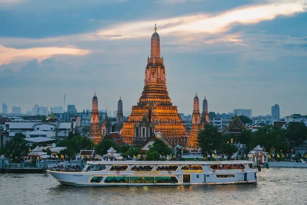 ล่องเรือเมอริเดียน ดินเนอร์ครูซ กรุงเทพฯ
