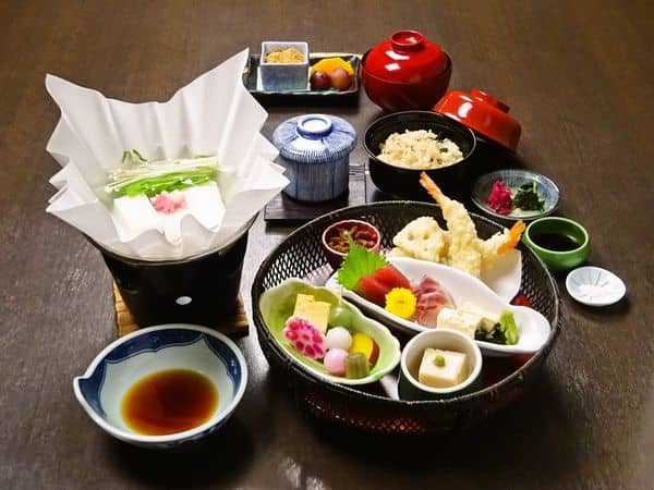Kyoto Myoshinji Temple Tour to Taizo-in with Kyoto Cuisine Lunch at Hanagokoro Trips and Day Trips