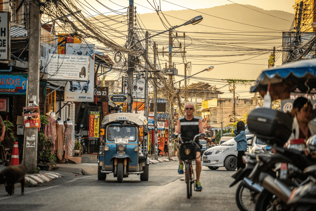 ทัวร์ปั่นจักรยานชมเมืองเชียงใหม่ยามราตรี