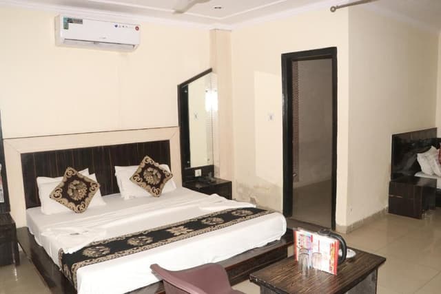 Basic Triple Room