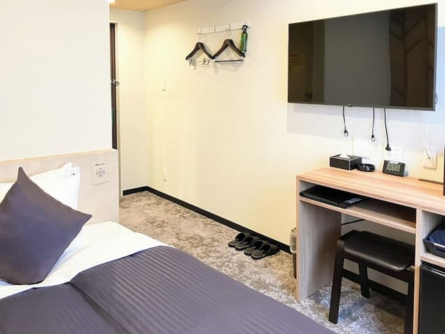 Single Room, Smoking (Dog Friendly)