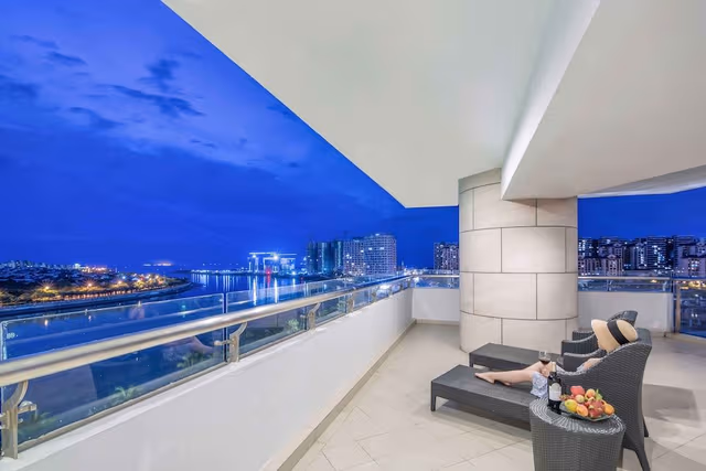 Executive Suite, 1 King Bed, Balcony, Sea View