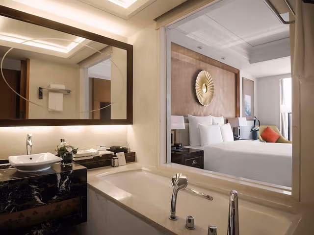 Executive Room, 1 King Bed, Balcony, River View