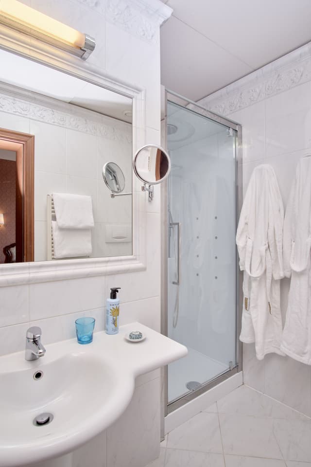 Deluxe Double/Twin with Small Canal View