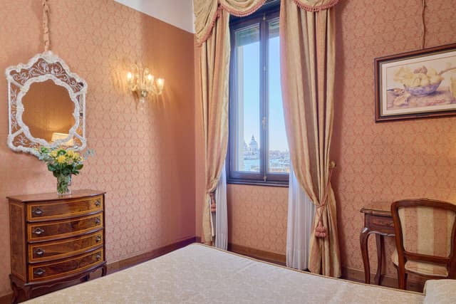 Deluxe Double/Twin with Small Canal View