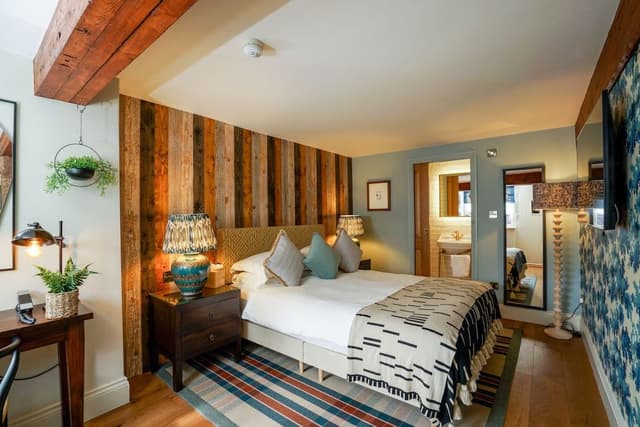 Standard Double Room with Ensuite