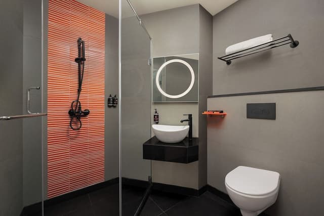 Luxe Queen Room