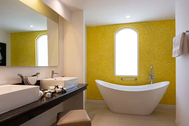 GRAND CLASS GUESTROOM-1 KING BED