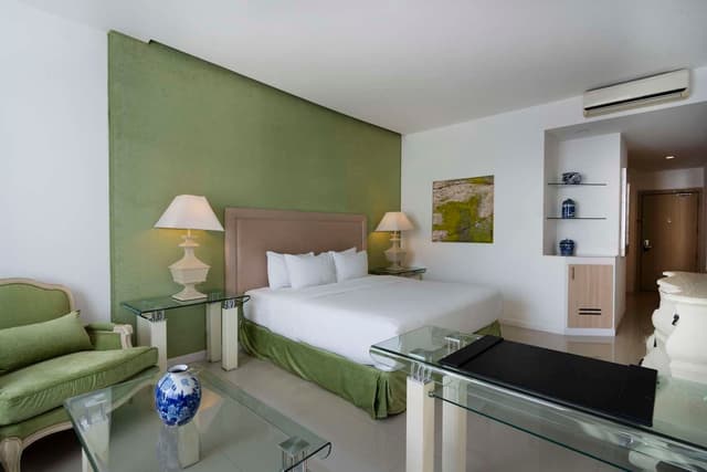 GRAND CLASS GUESTROOM-1 KING BED