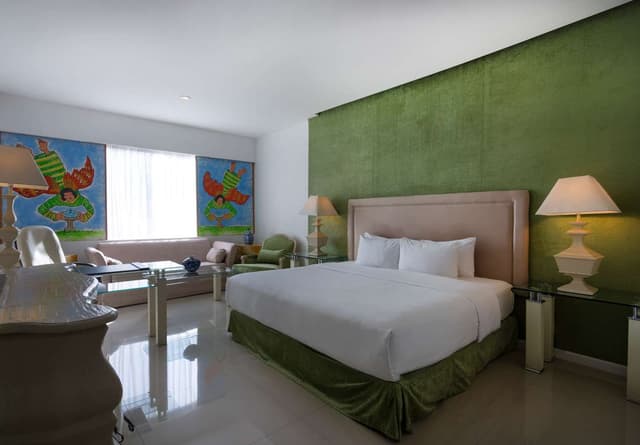 GRAND CLASS GUESTROOM-1 KING BED