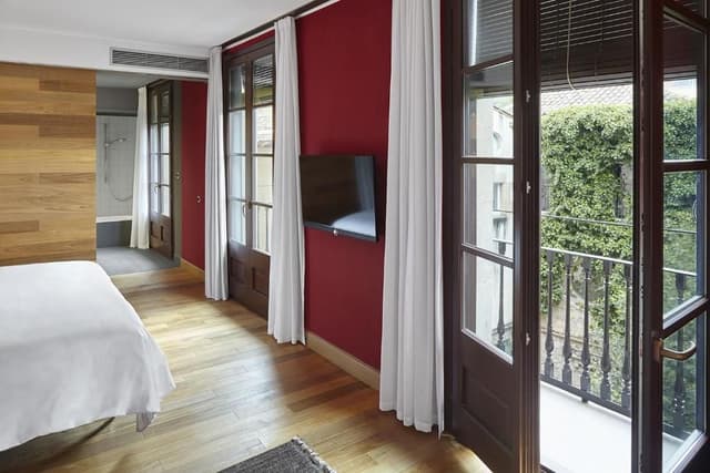 Corner Suite