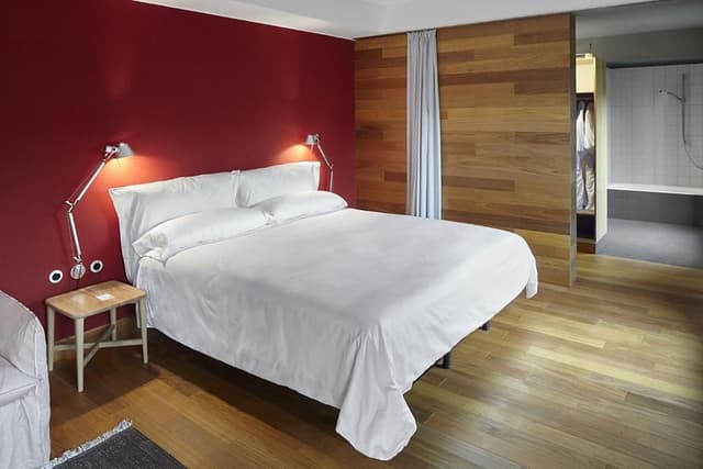 Corner Suite