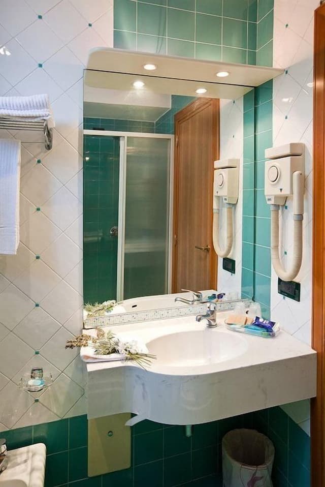 Comfort Triple Room
