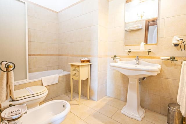 Classic Room, Bathtub