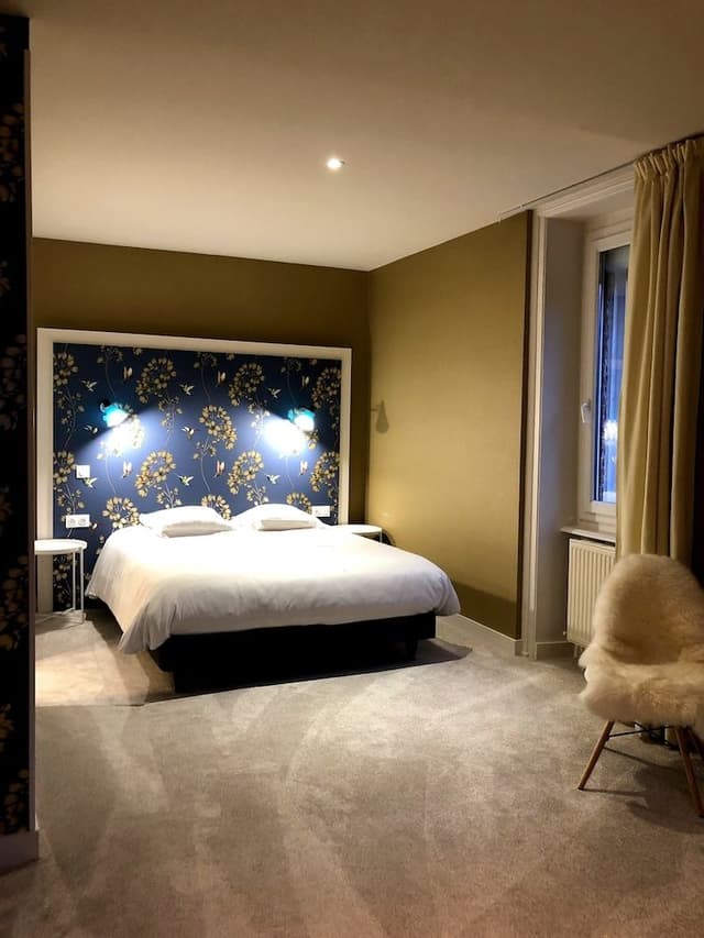 Double Room, Bathtub
