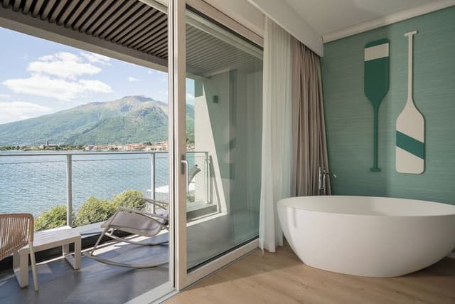 Romantic Double Room, Bathtub, Lake View
