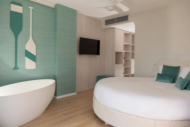 Romantic Double Room, Bathtub, Lake View