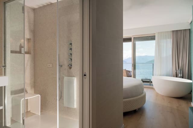 Romantic Double Room, Bathtub, Lake View